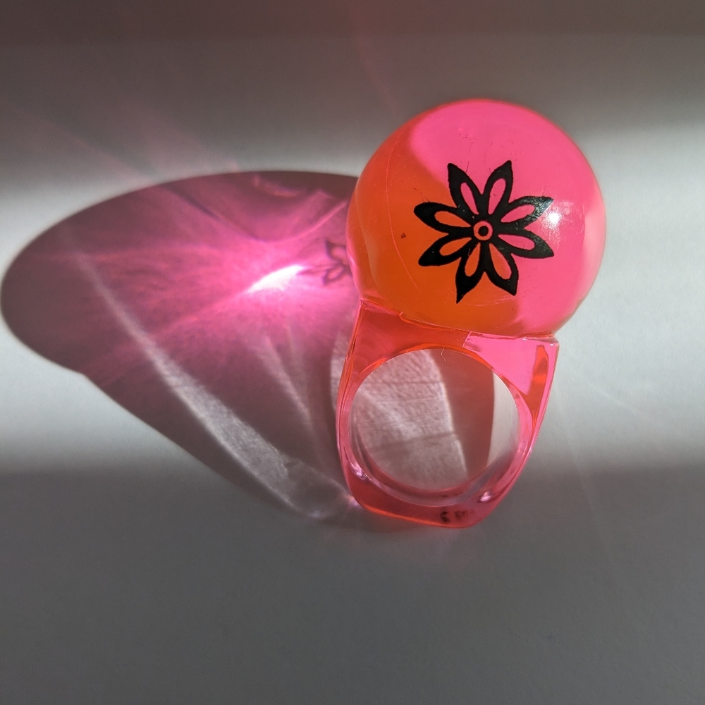EVC RARE!! 60'S CARLO PAGANI ITALIAN MIR HUGE NEON PINK LUCITE BALL RING
